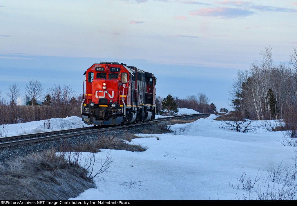 CN 4715 in Luceville